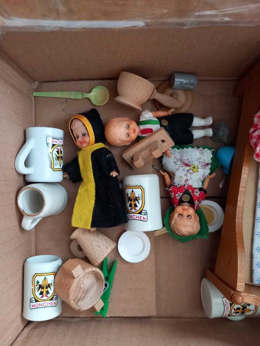 Mobilier Vechi In Miniatura,Anii ''70