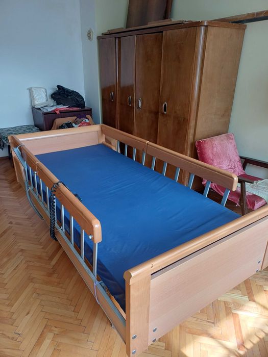 Болнично електрическо легло