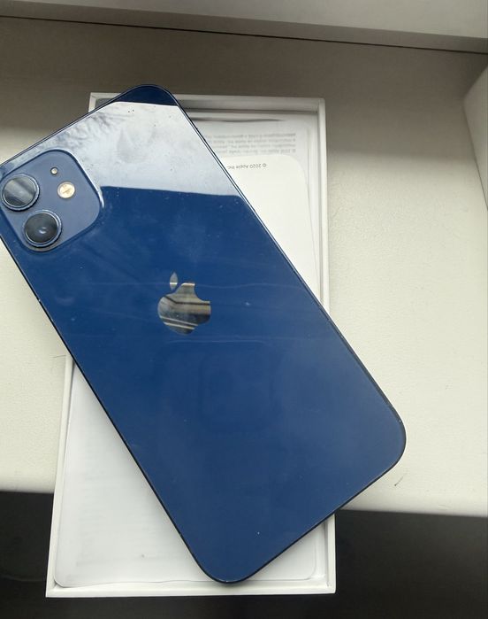 Iphone 12 син, без забележки.
