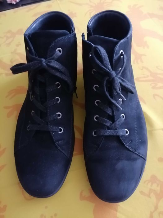 Спорно елегантни дамски обувки 43 номер.