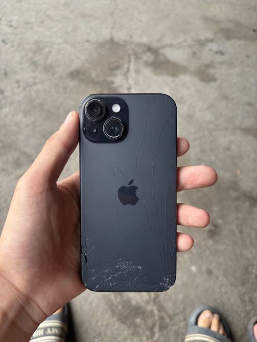iPhone 15 black