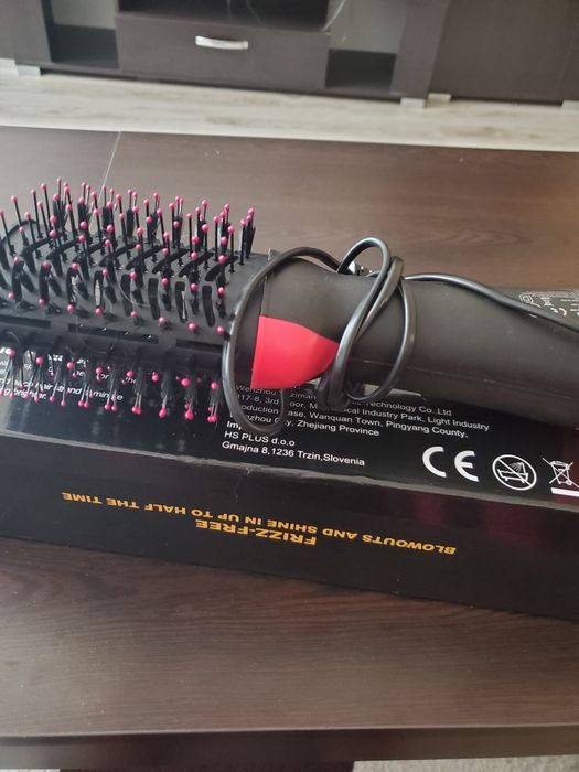 Четка сушоар чисто нова.