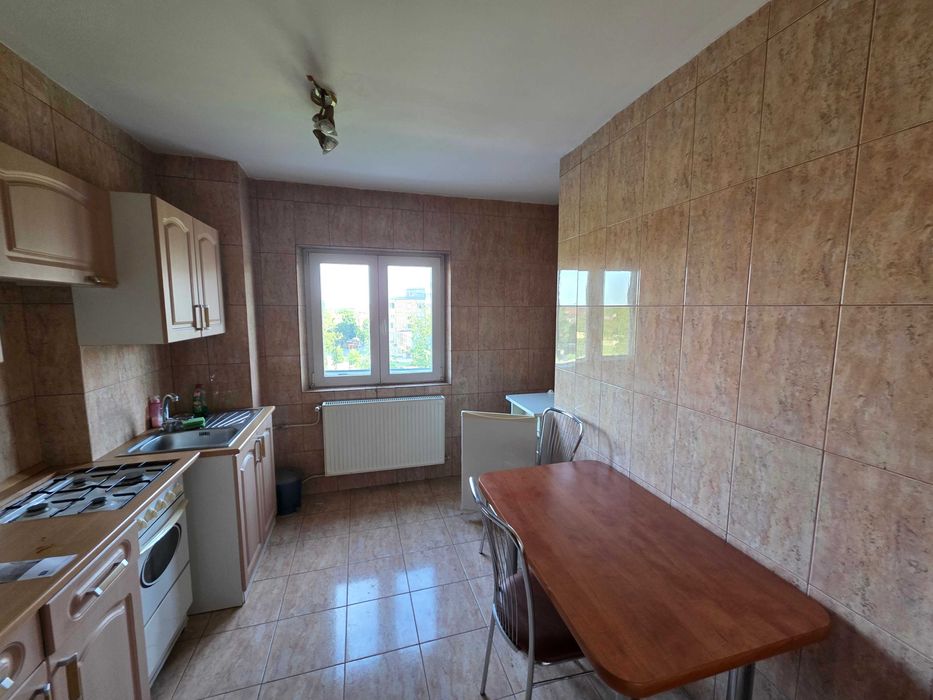 vand apartament centru Beius