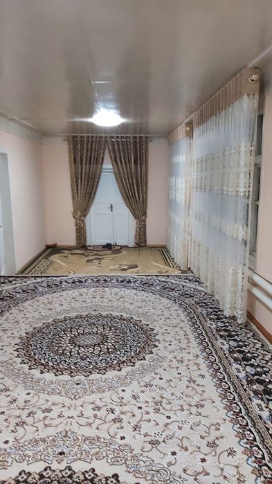 8 sotixli 7 xonadan iborat uy sotiladi