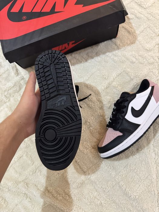 Air Jordan Low pink