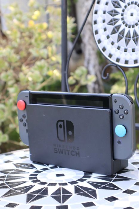 Consolă Nintendo Switc  (HAC-001-01) – Stare Excelentă + Accesorii + jocuri