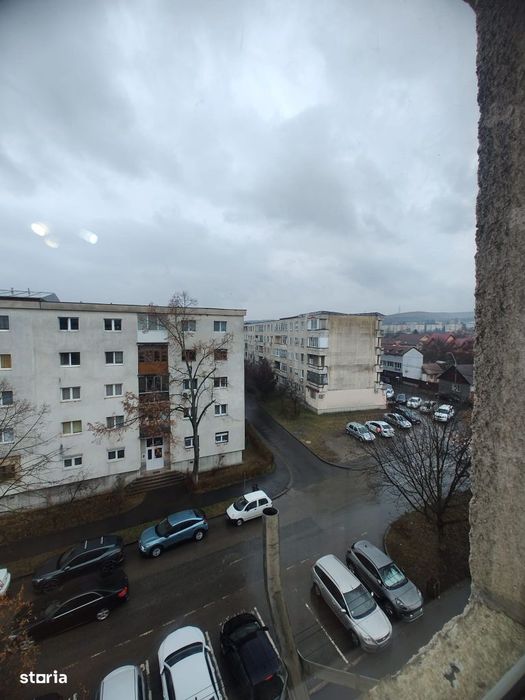 Vand apartament, 2 camere,decomandat,etajul4,zona Liliacului — fotografia 3