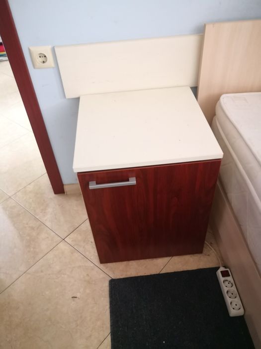 Продавам бюра, офис шкафове и оборудване, запазени .