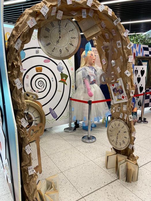 Decor scenografie, pictura, butaforie, efect U.V. arta murala