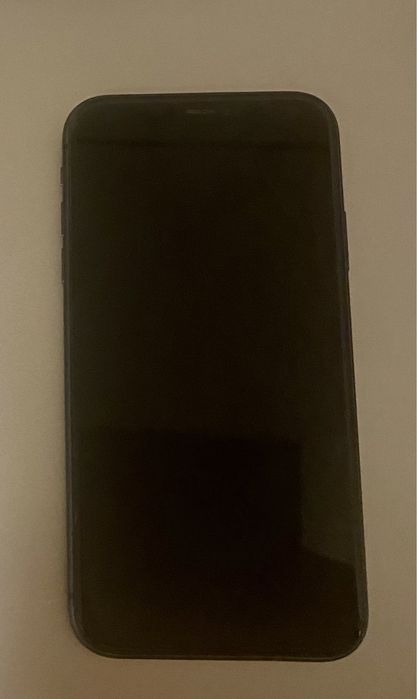 iPhone 11 черен цвят 64 MG