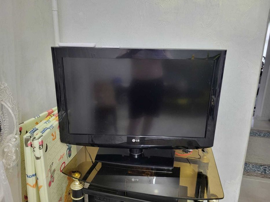 продам телевизор LG первого поколения
