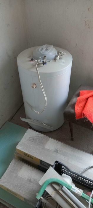 Керемиди Български и чисто нов бойлер Теси