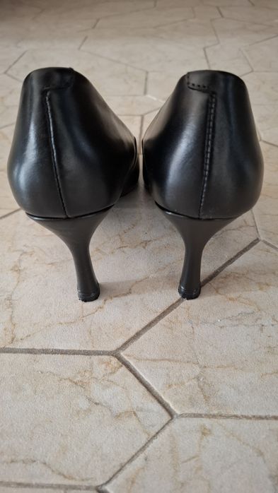 Дамски кожени обувки на ток