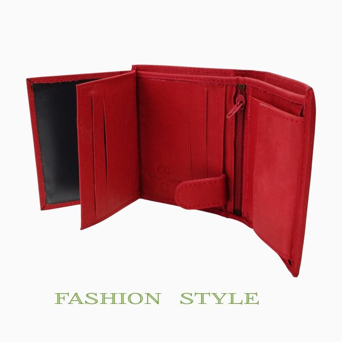 Малък червен и зелен портфейл от естествена кожа