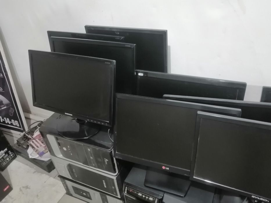 Срочно продаются мониторы разные