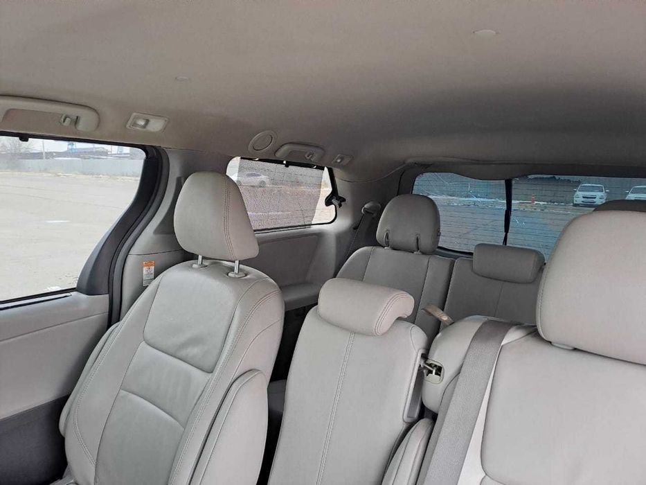 Продам машину -Toyota Sienna