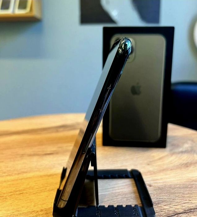 Apple Iphone 11 pro телефон  айфон  в идеале