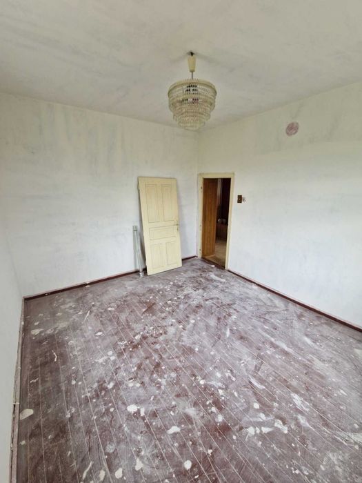 Продава се Къща в с. Девенци, Област Плевен - 375 кв.м за 130 €/кв.м - Снимка #8