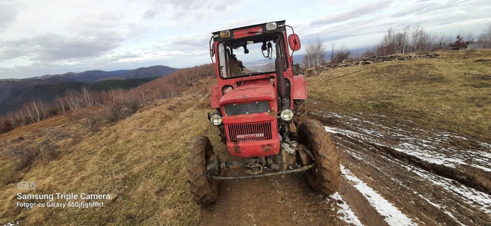 Vând universal 445 dt utb