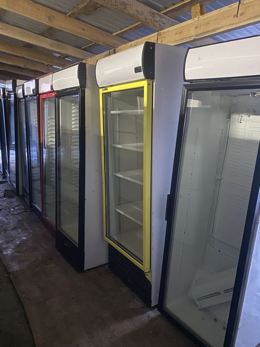 Продам витрины холодильники