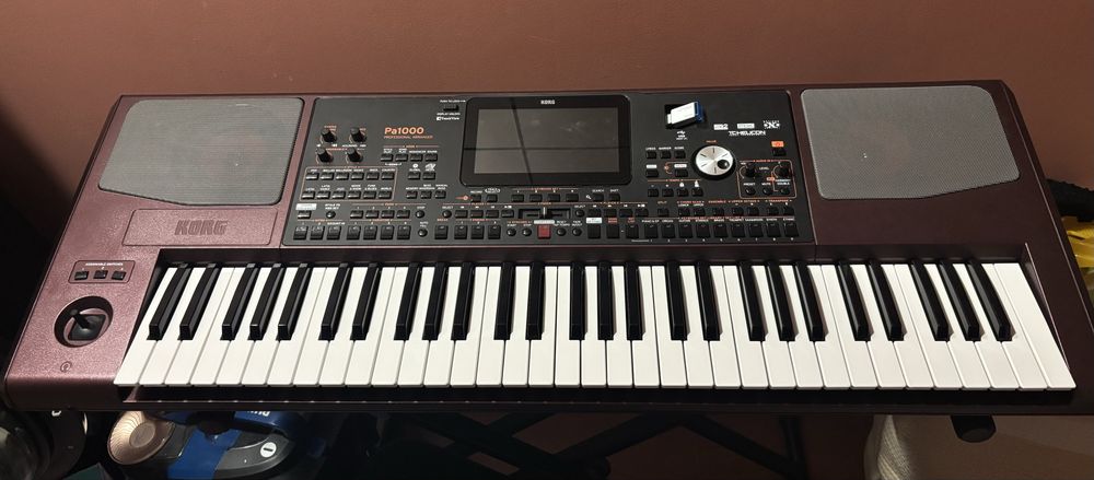 Korg PA1000 , почти чисто нов