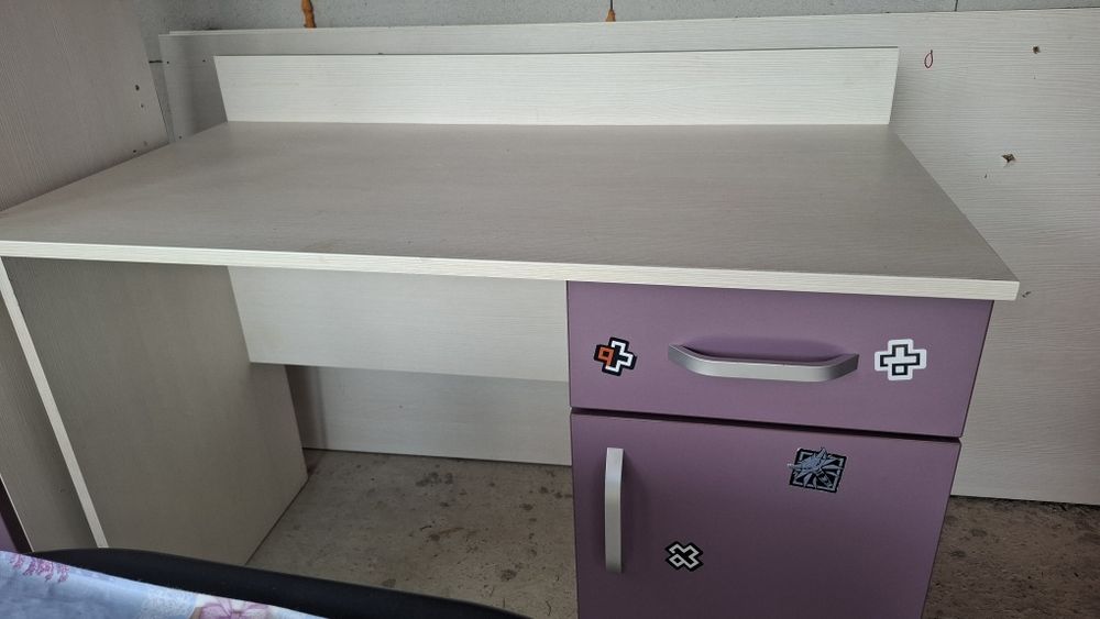 Vând birou pentru copii făcut pe comanda