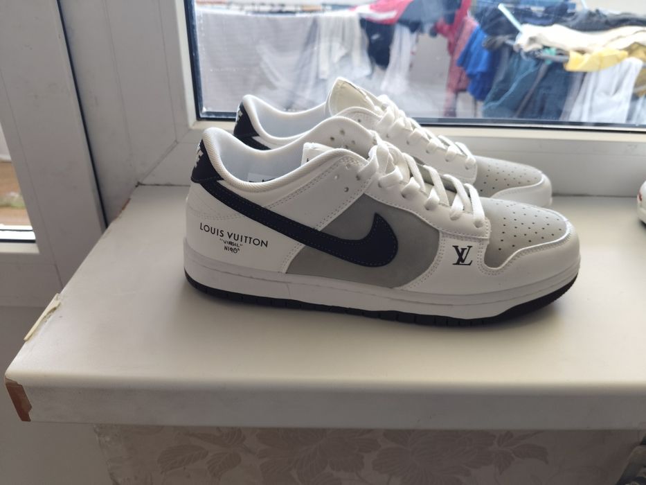 Аяқ киім сатылады