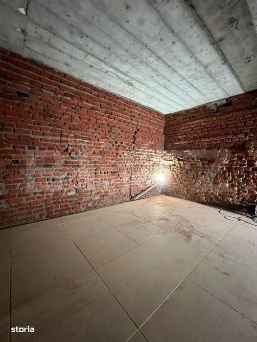 Spatiu Comercial, 70 mp , demisol, ultracentral