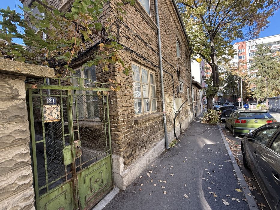 Продава се Етаж от къща в Варна, Базар Левски - 60 кв.м за 1411 €/кв.м - Снимка #1