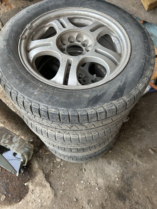 Продаются универсальные диски с 2 комплектами резины зимаPirelli-летоT