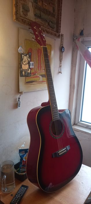 Продам гитару в хорошем состоянии