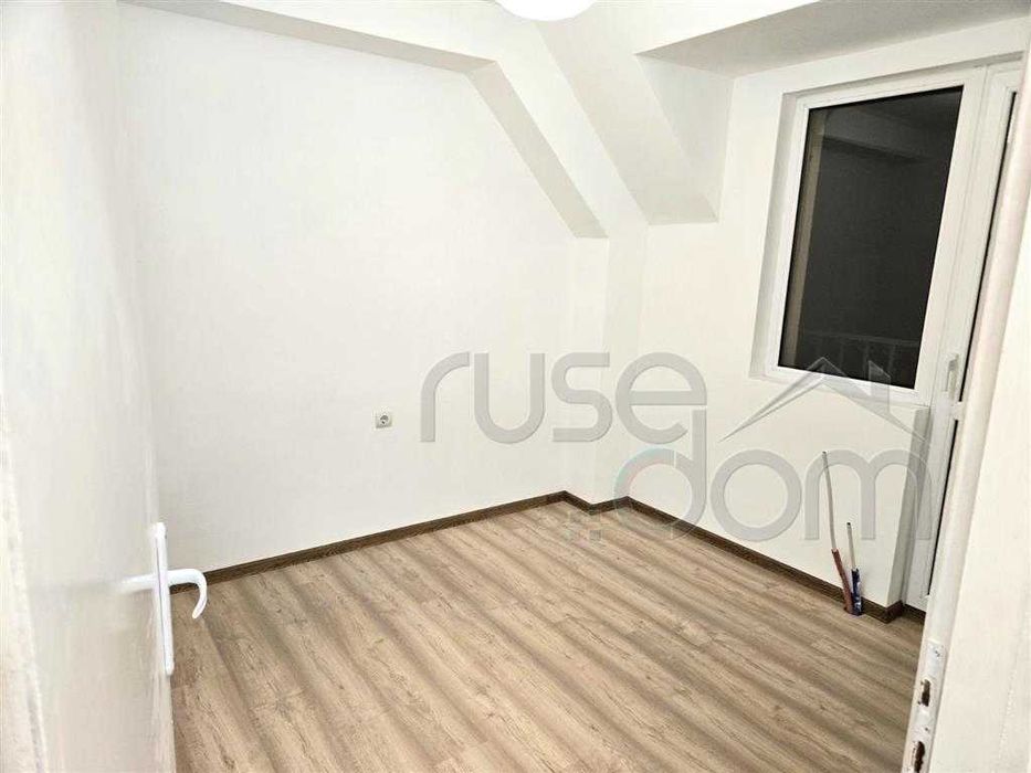 Продава се Тристаен апартамент в Русе, Център - 88 кв.м за 1637 €/кв.м - Снимка #4