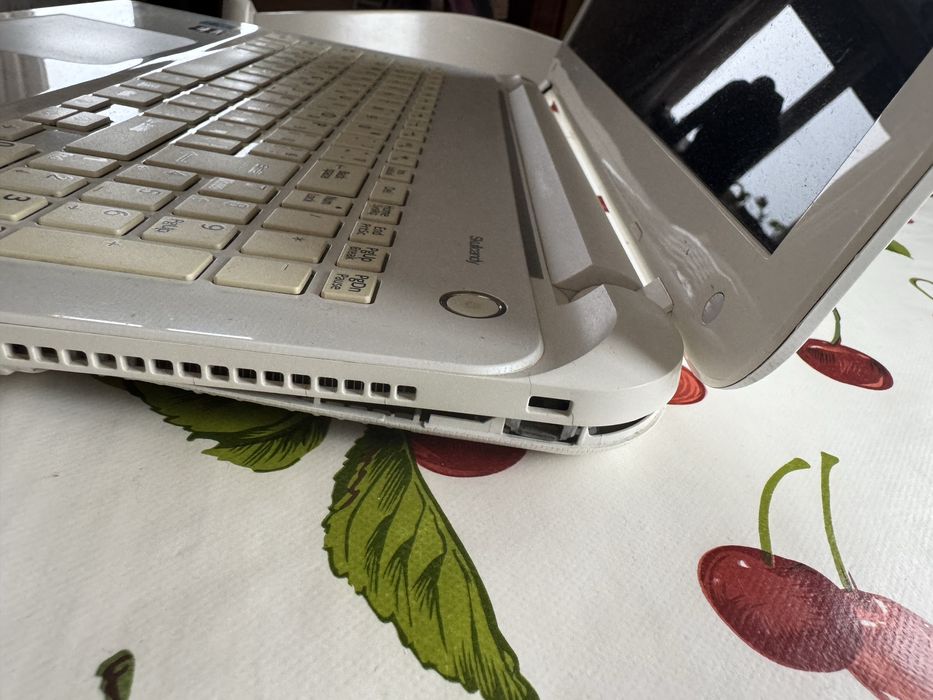 Лаптоп Toshiba Satellite L50-B-1KF