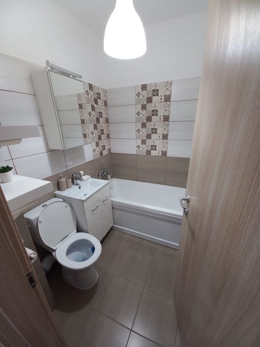 Închiriez garsoniera