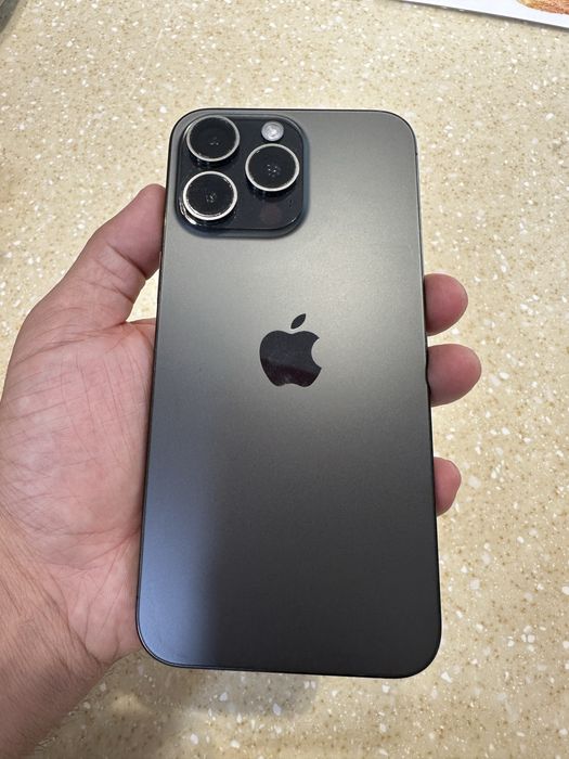 Iphone 15 pro max Black Titan