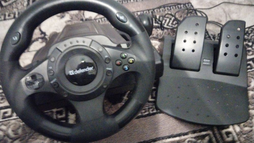 Игровой руль    .