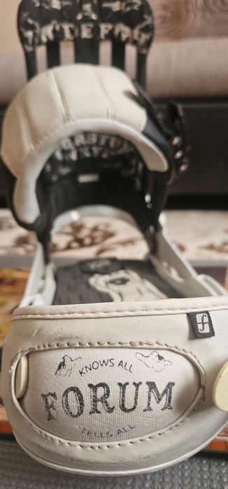 Сноуборд GNU, ботинки Burton, крепы Forum