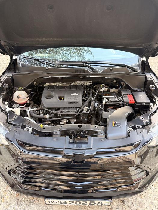 Chevrolet Tracker 2 Turbo, holati zur, qora, 2021-yil koreyskiy