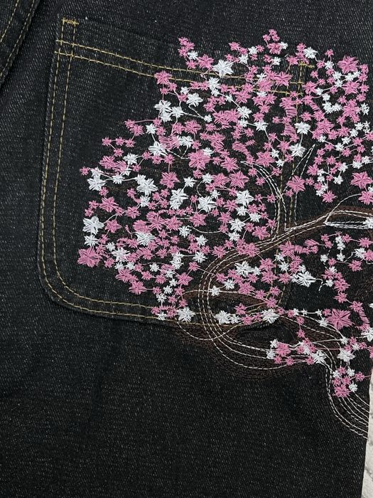 джинсы с сакурой