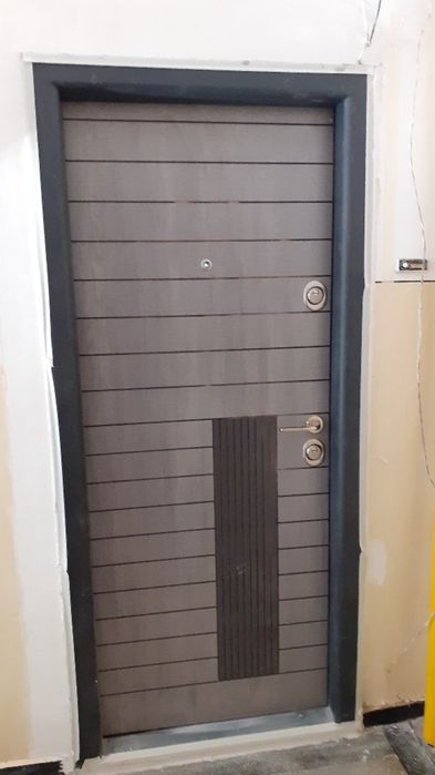 Montez uși interior,ferestre-uși PVC,uși metalice,reglaje..