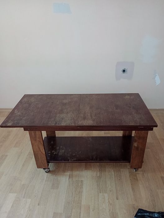 Продавам кухненски и холови мебели