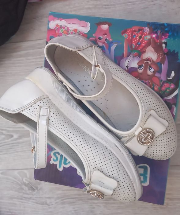 Продам туфли для девочек
