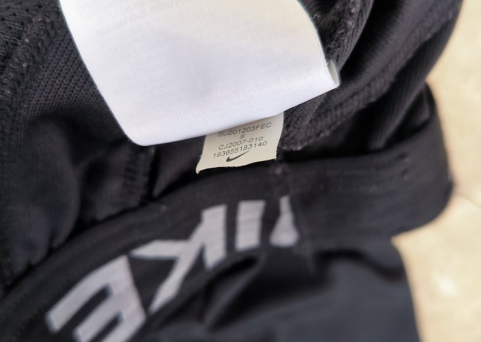 Nike къси панталони S размер