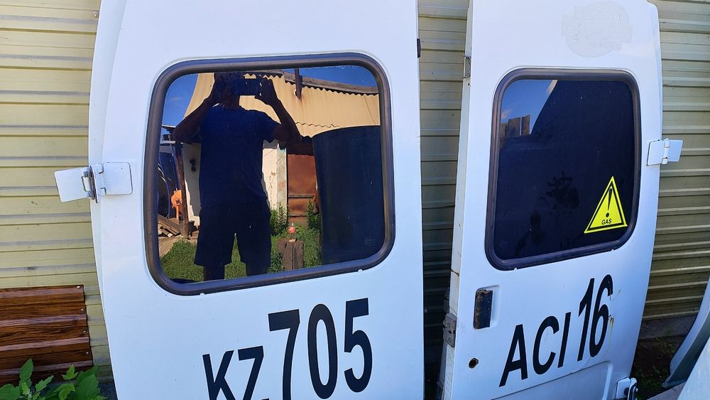 Продам двери на Газель пассажирскийй