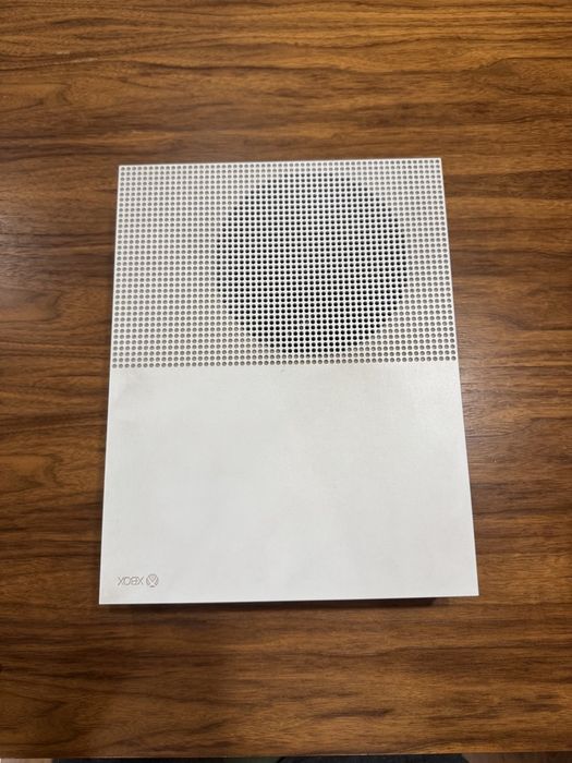 Xbox One S почти без пробега