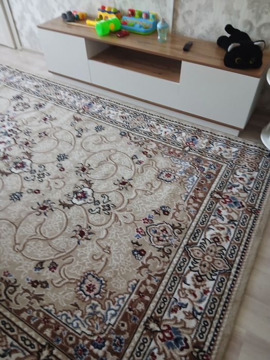 Продам ковёр новый
