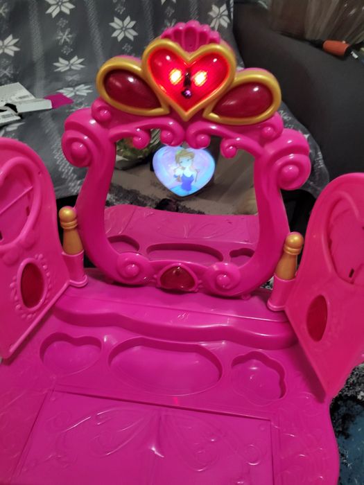 Masa înfrumusețare cu pian