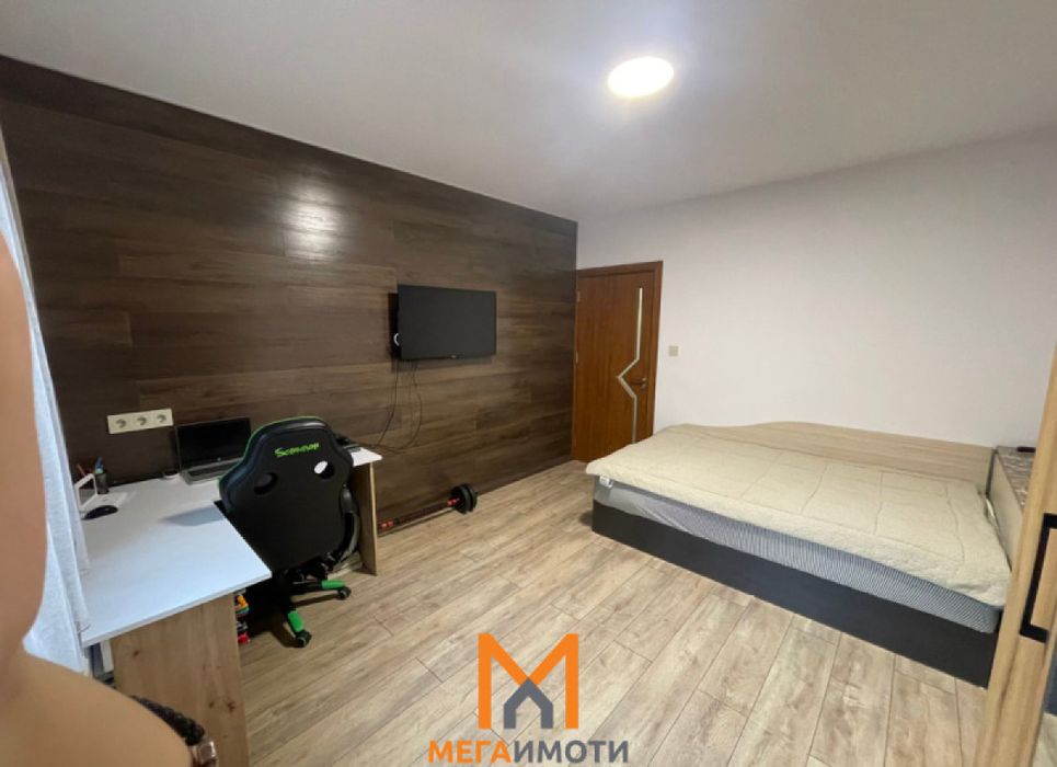 Продажба Етаж от къща гр. Севлиево - гр. Севлиево 102m² и двор 102m²