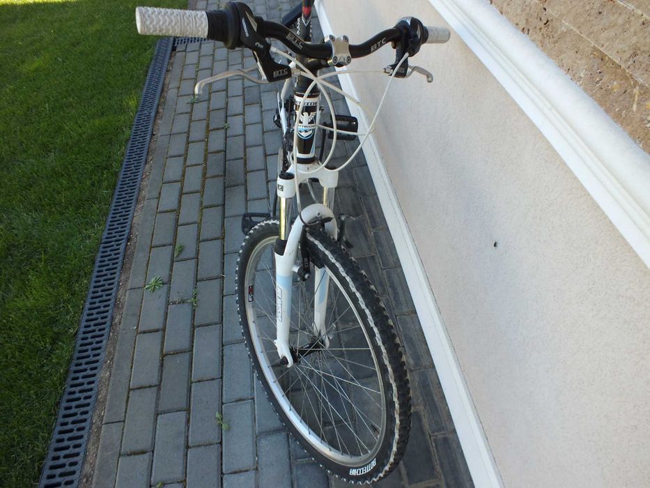 Bicicleta de dama BOTTECCHIA, 21 de viteze, roti 26x1,95, cadru de aluminiu, schimbatoare Shimano