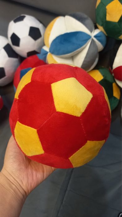 Игрушки мячик для деточек